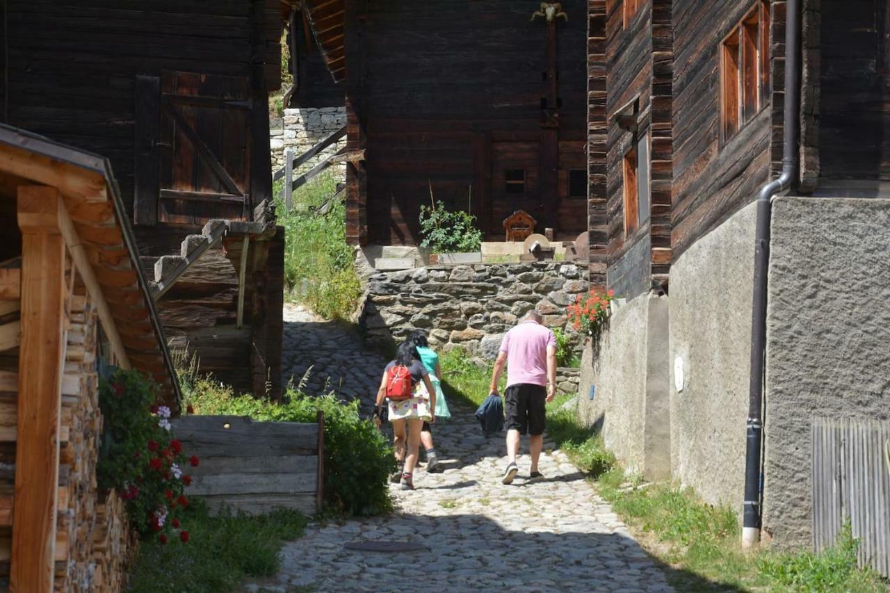 Denkmalgeschützter Spycher total renoviert Goms Exterior foto